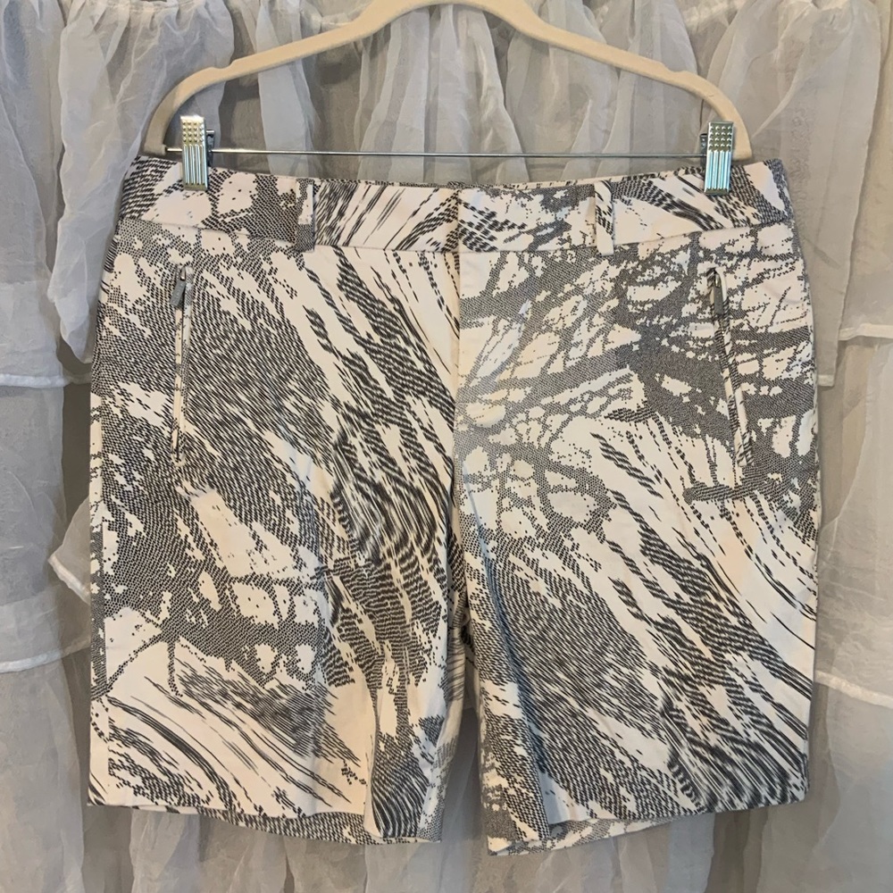 Calvin Klein gray & white marbled shorts missing size tag